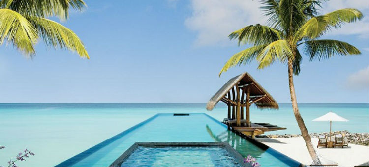 Top-10-of-the-most-beautiful-hotel-pools-OneOnly-Reethi-Rah (1)